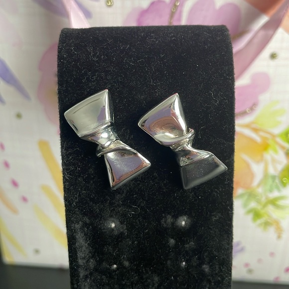 Stella & Dot bow stud earrings - Picture 1 of 2